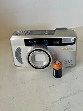 Nikon One Touch Zoom 90 AF Quartz Date 35mm Camera New Battery Tested Works